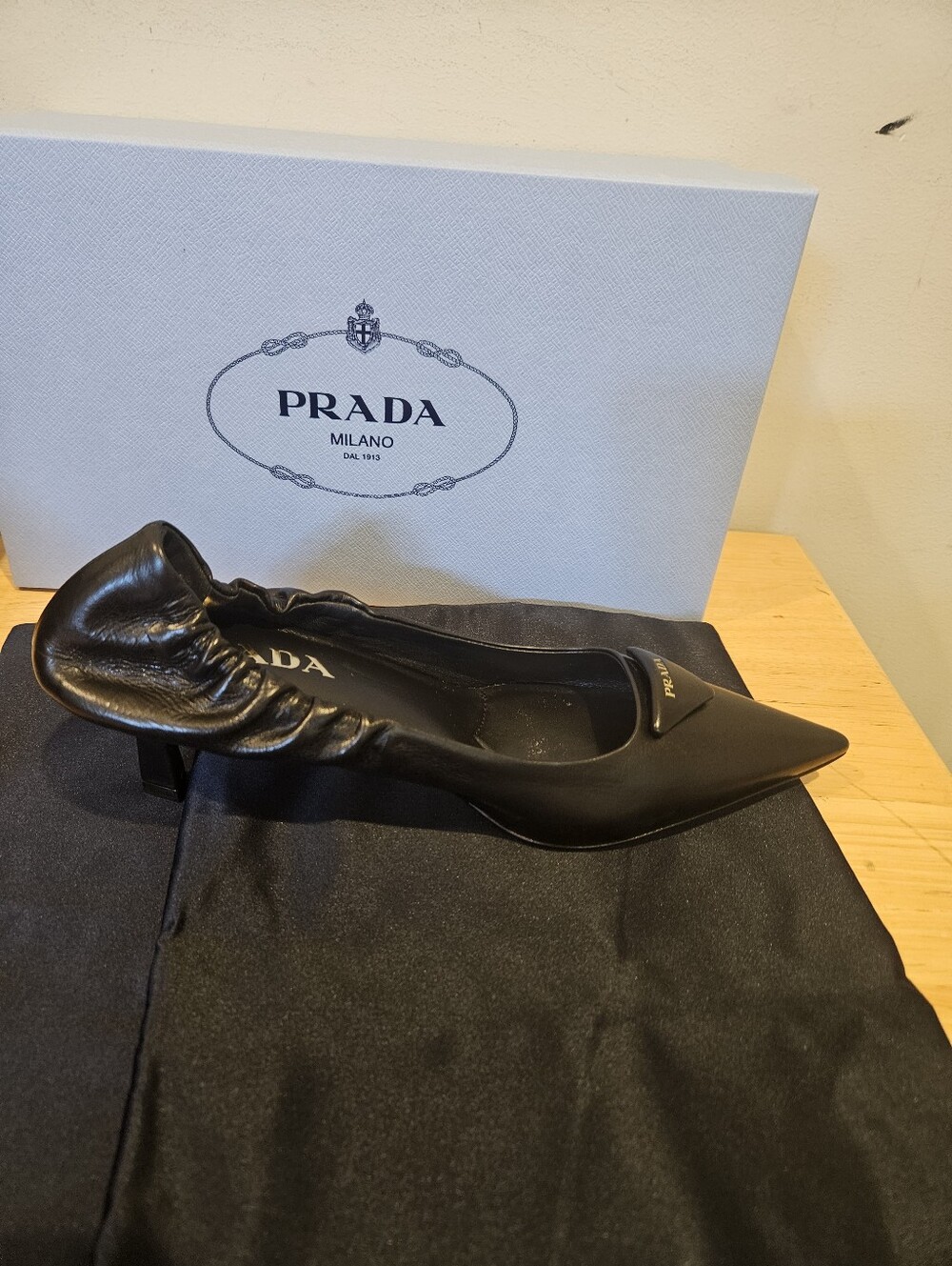 Authentic! PRADA Black Leather Triangle Logo Pointed-Toe Kitten Heel Pumps Sz 37 - Picture 6 of 9